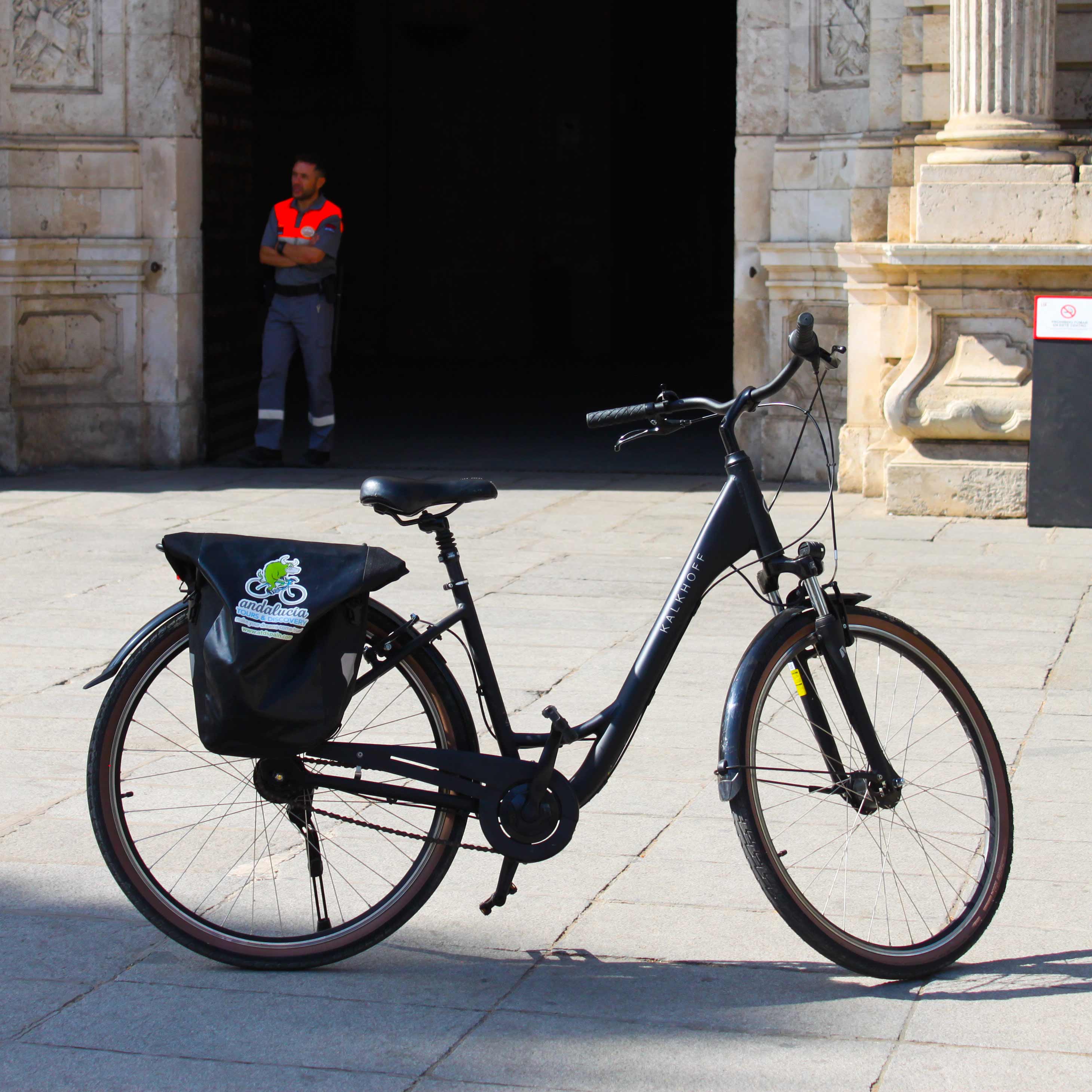Picture of Kalkhoff bike in front of the University of Seville